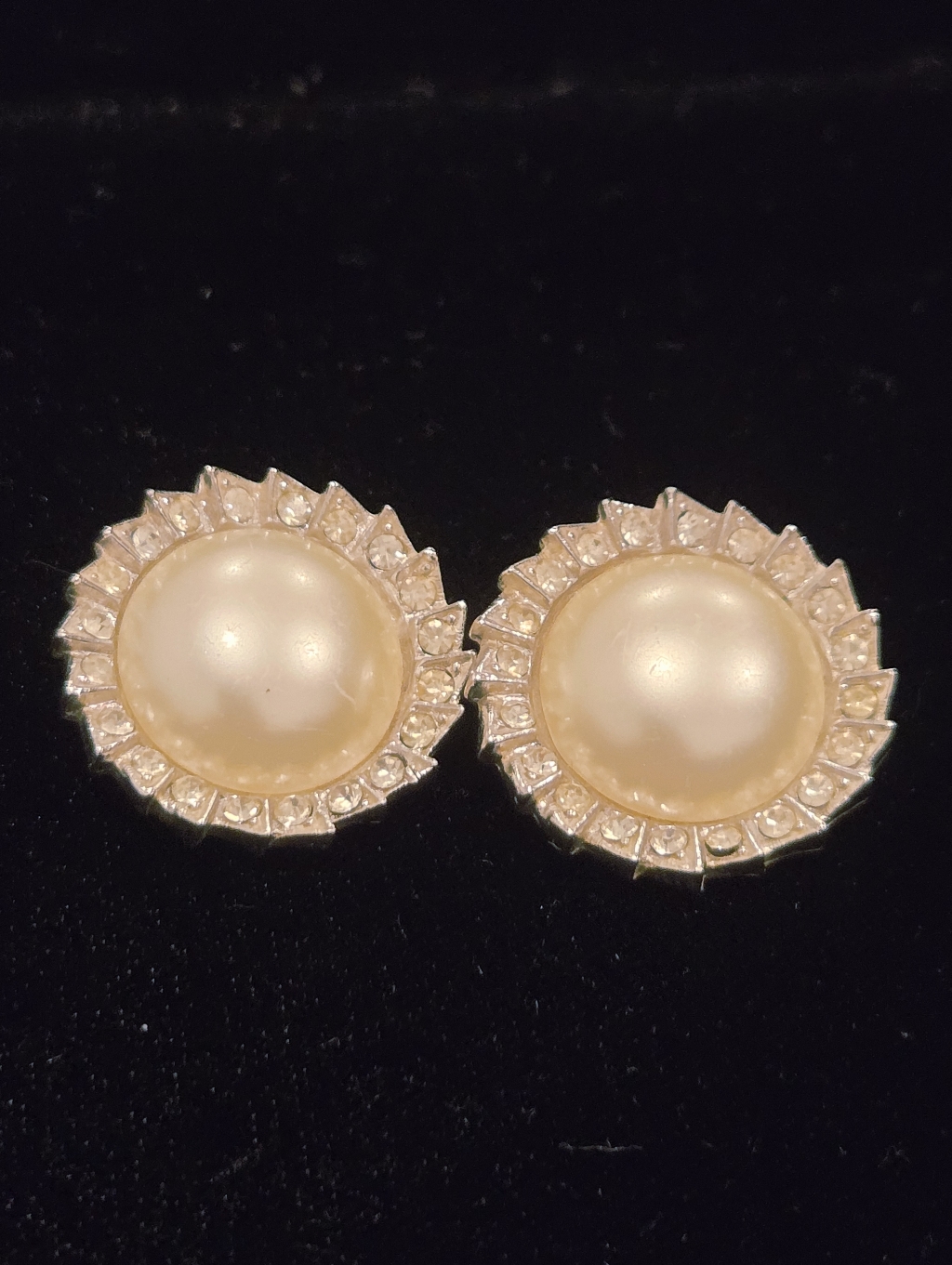 Vintage Classic Faux Pearl Halo Clip-On Earrings - Cream Pearl & Silver Tone